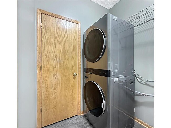 Building Photo - 1556 Chartreux Ave