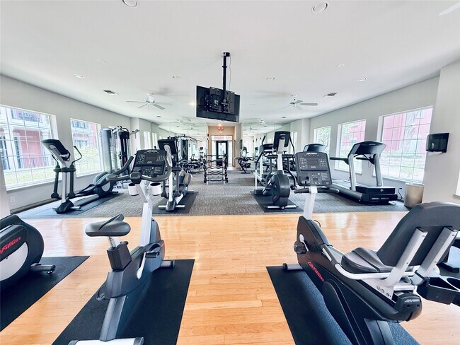 Building Photo - 2400 McCue Rd