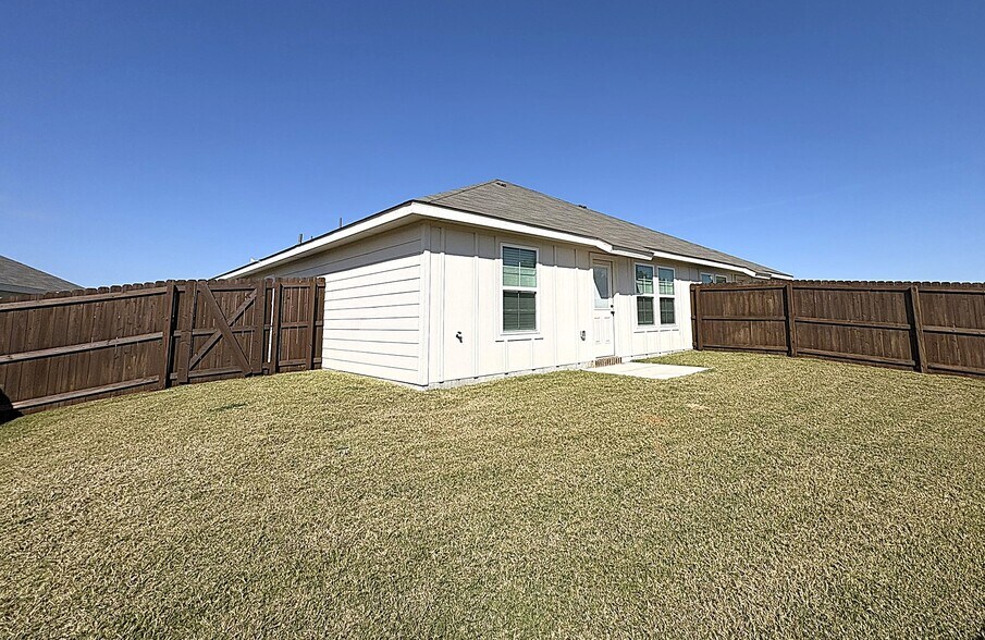 Building Photo - 1234 Lexington Dr