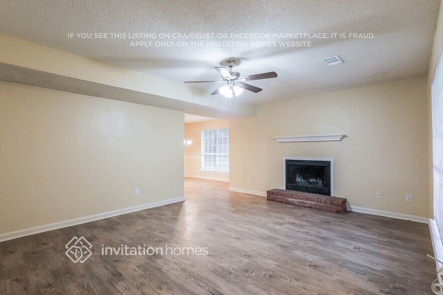 Building Photo - 220 Rosewood Dr