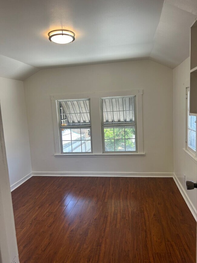 Building Photo - 5518Mont