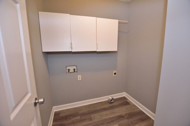 Building Photo - 122 Tonya Ct