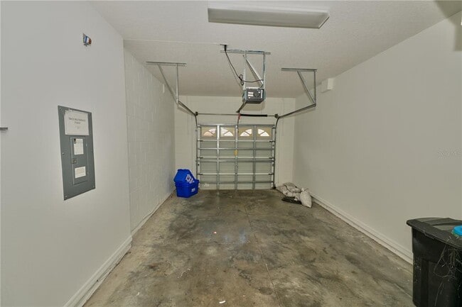 Building Photo - 2730 Retreat View Cir