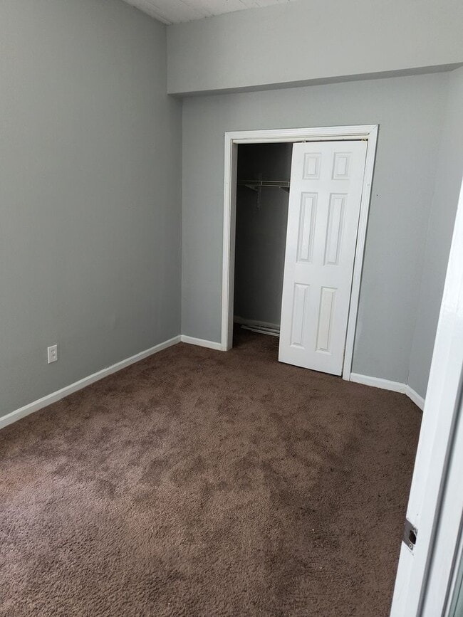 Building Photo - 2 Bed 1 Bath Home only $850 month