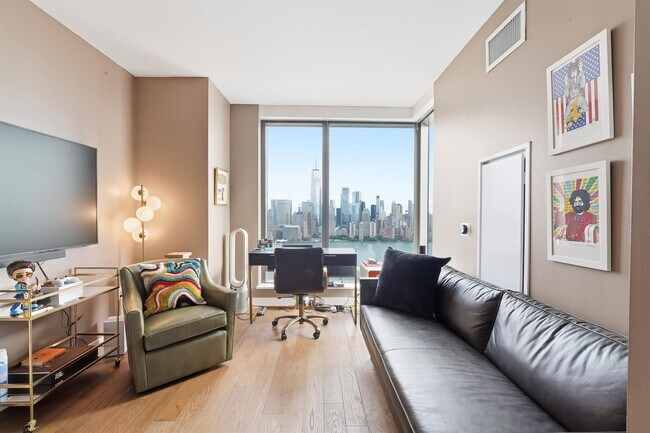 Building Photo - 99 Hudson St