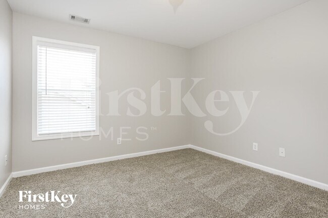Building Photo - 117 Lenore Way