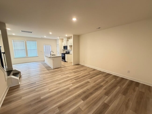 Building Photo - Mebane / Townhouse