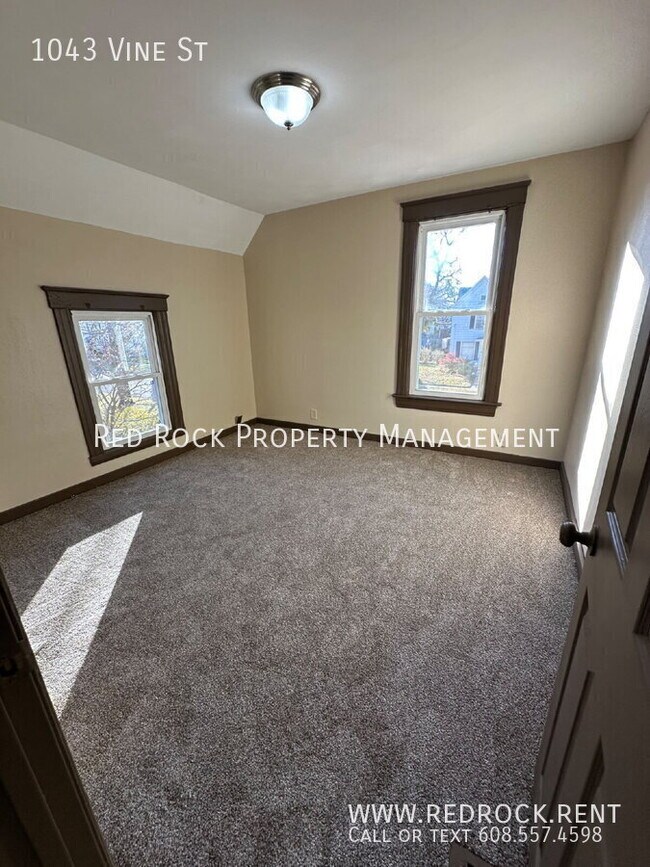 Building Photo - 1043 Vine St