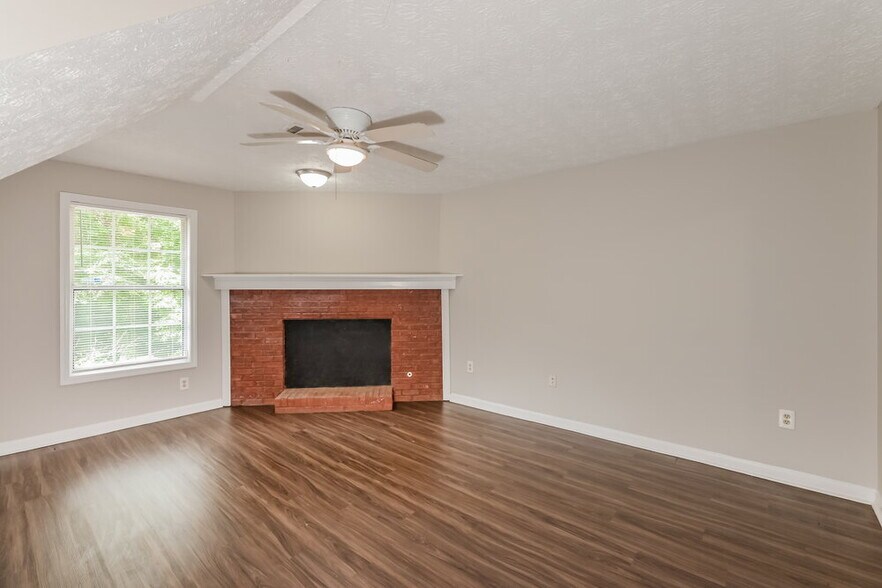 Building Photo - 3296 Goldenchain Dr