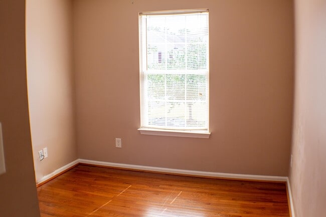 Building Photo - 5145 Mabe Dr