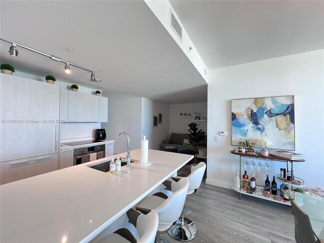 Building Photo - 501 NE 31st St