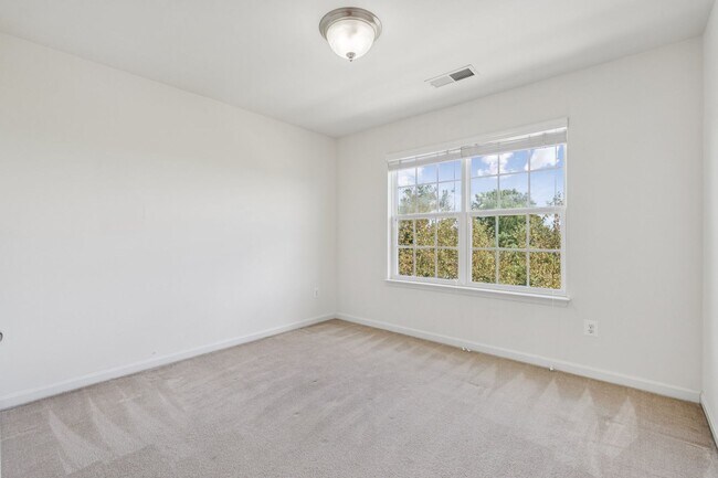 Building Photo - This beautifully maintained end-unit brick...
