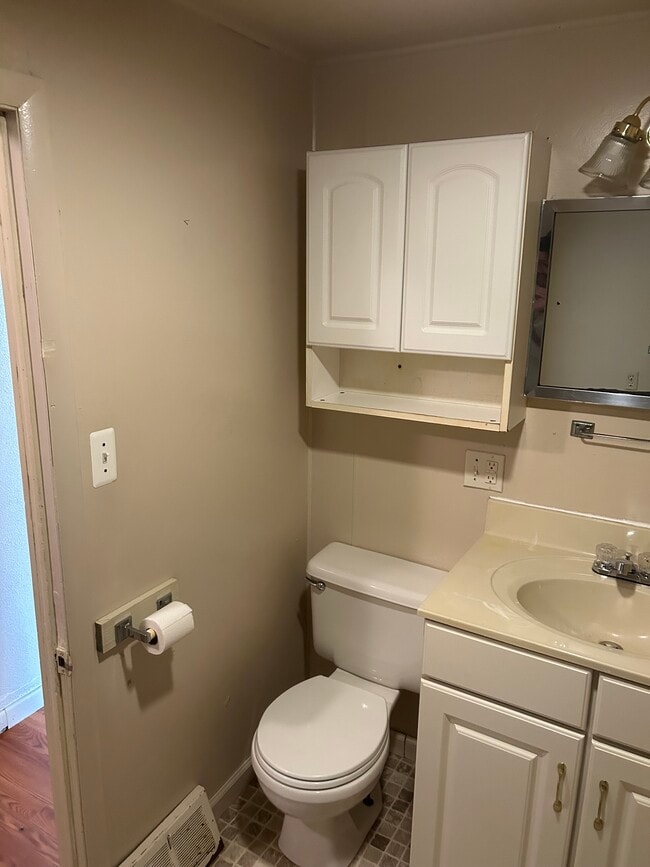 Building Photo - 1146 Lancaster Pike