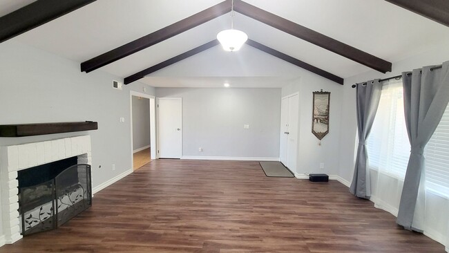 Building Photo - 4 Bed/ 2.5 bath House in Rancho Penasquitos