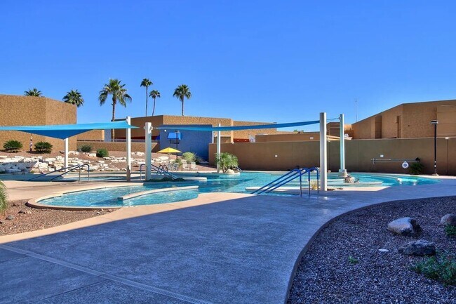 Building Photo - 10747 W Hope Dr