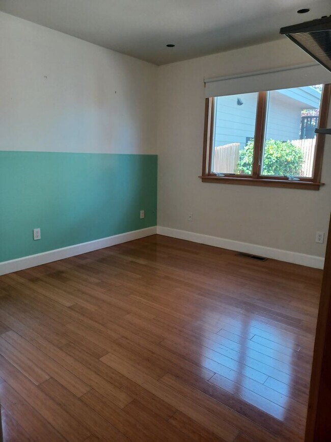 Building Photo - Modern Family Living in Prime El Cerrito L...