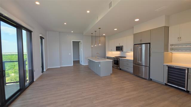 Building Photo - 3111 Sunset Blvd