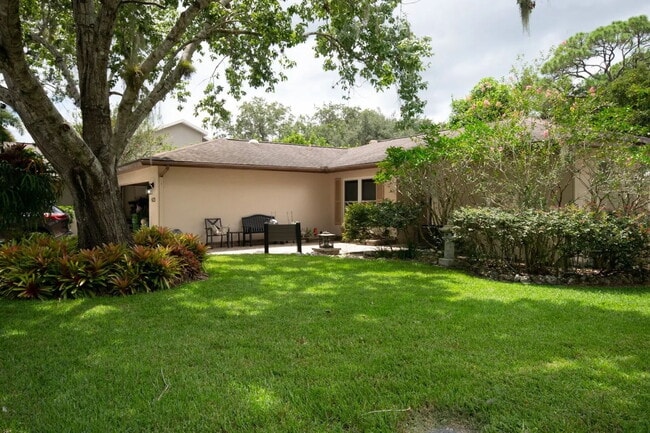 Building Photo - 423 Whispering Oaks Ct