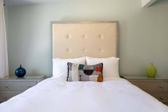 Building Photo - Luxury Mid Century Oasis in Palm Springs