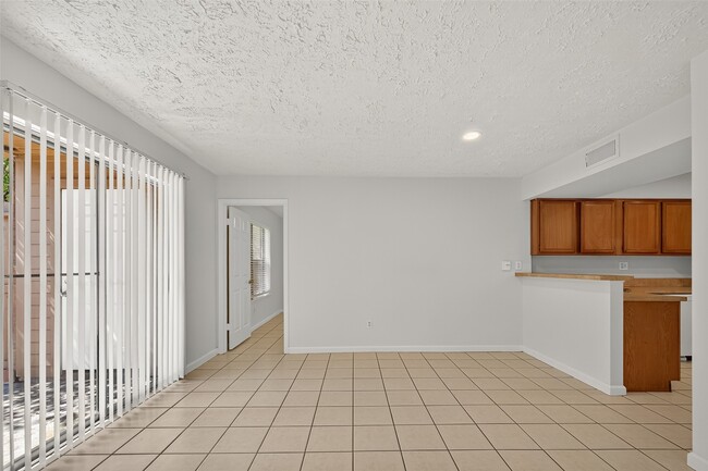 Building Photo - 10555 Turtlewood Ct