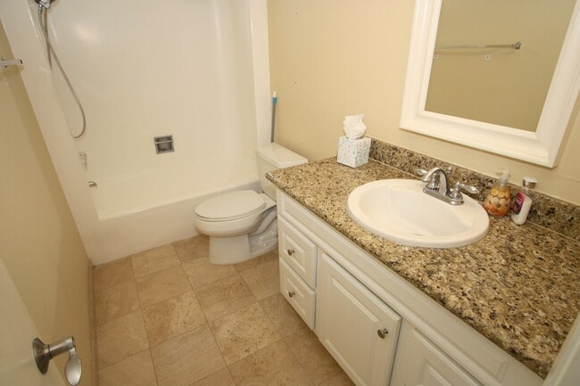 Building Photo - 2925 Wellesley Ct