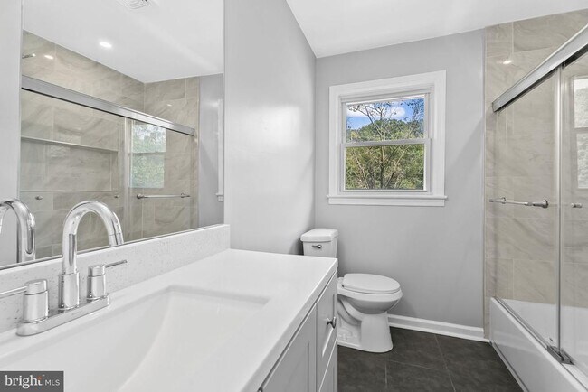Building Photo - 5822 Brookview Dr