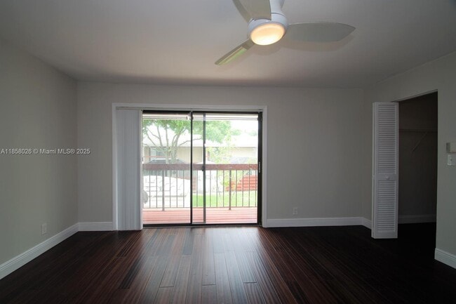 Building Photo - 3010 Willow Ln