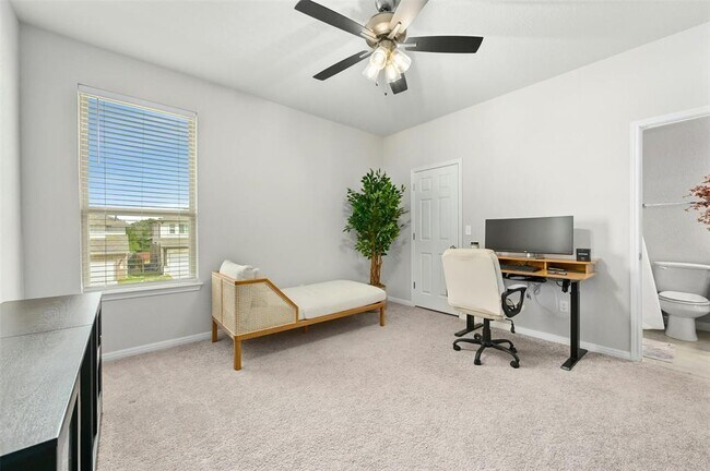 Building Photo - 105 Munk Ln