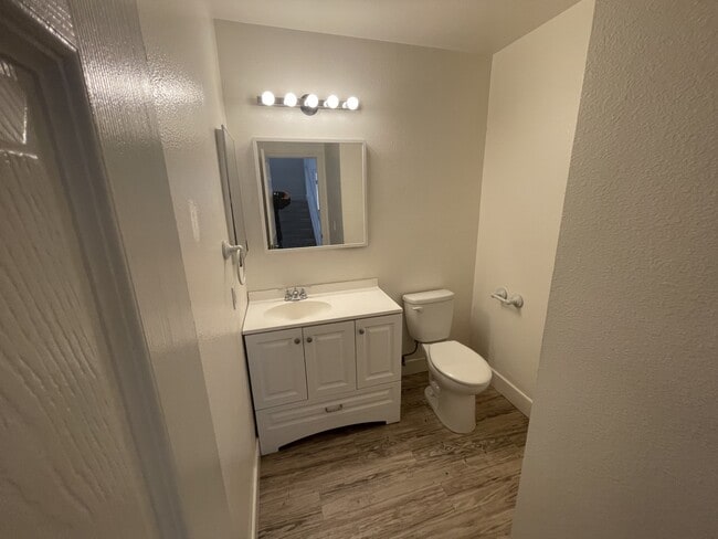 Building Photo - 847 Mola Vista Way