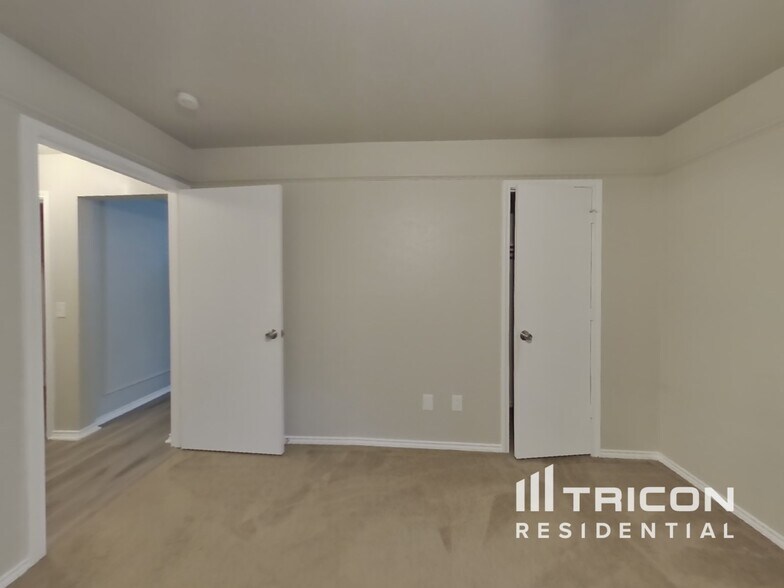 Building Photo - 335 Pin Oak Ln