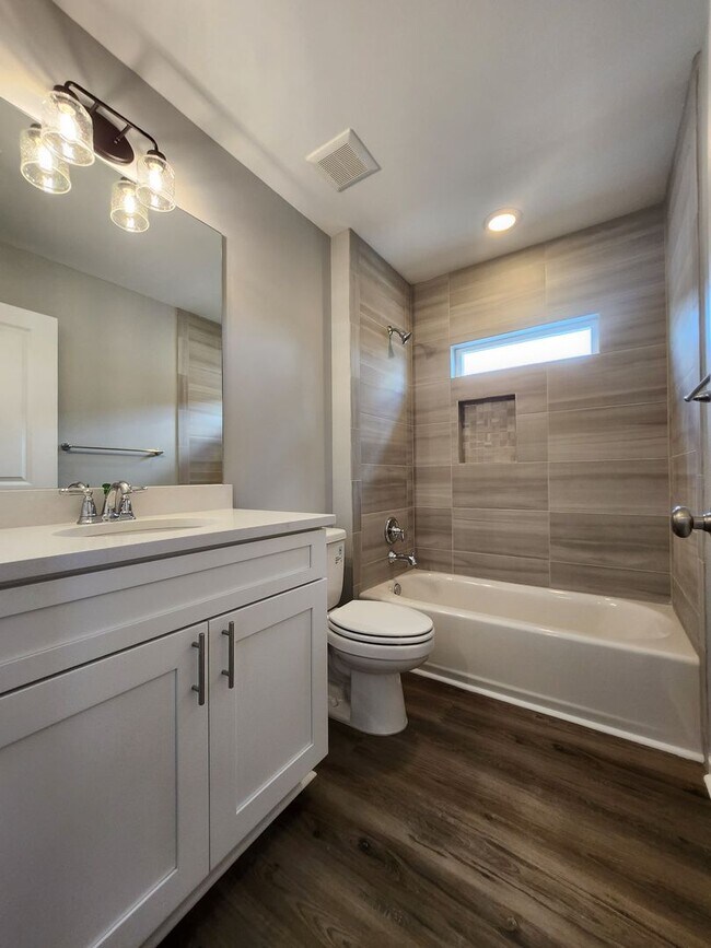 Building Photo - 3 bedroom house for rent in NE Tallahassee...