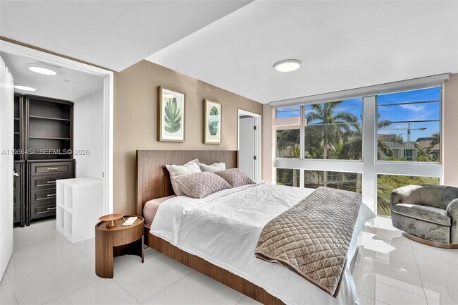 Building Photo - 9901 E Bay Harbor Dr