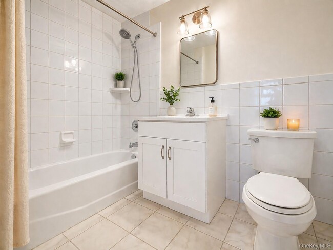 Building Photo - 10 Franklin Ave