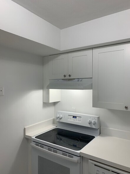 Building Photo - 3912 Ponce de Leon Blvd