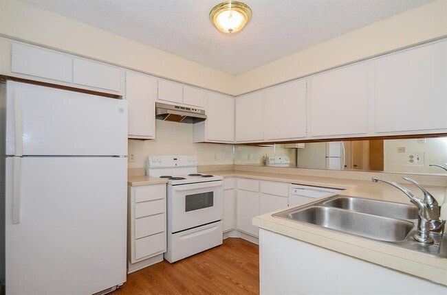 Building Photo - 6361 Cattails Ln