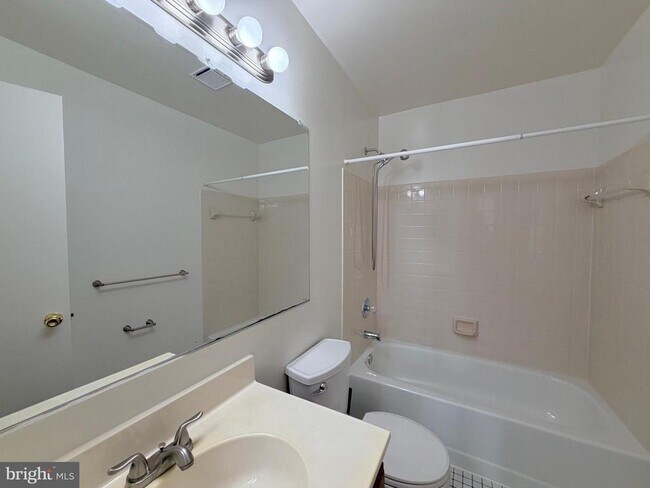 Building Photo - 6064 Majors Ln