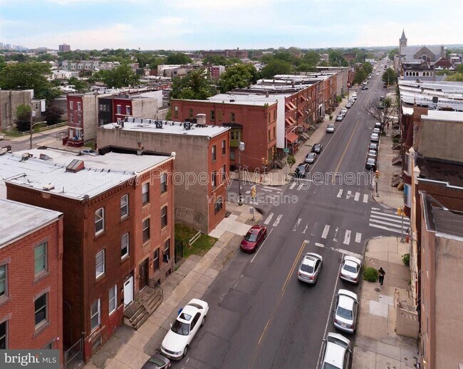 Building Photo - 1834 W Diamond St