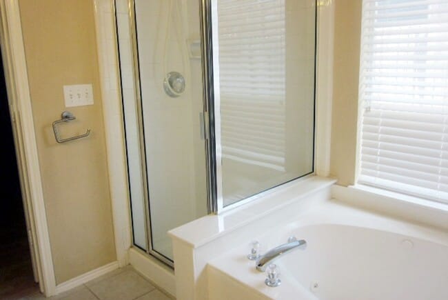 Building Photo - 2029 Oak Manor Dr