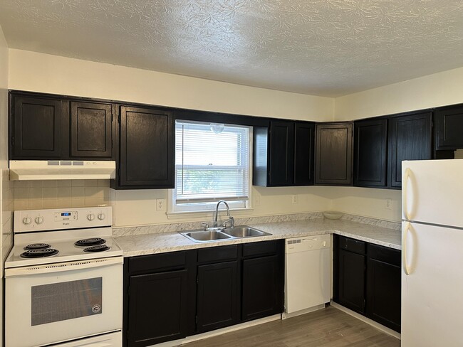 Building Photo - 319 Garden Park Dr