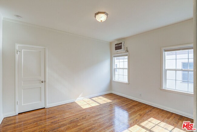 Building Photo - 127 N Harper Ave