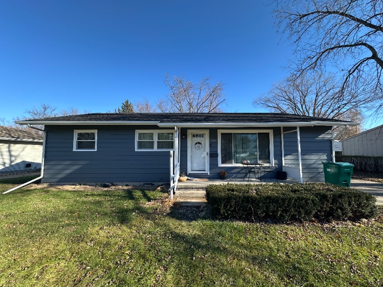 Primary Photo - 2204 Melrose Ave