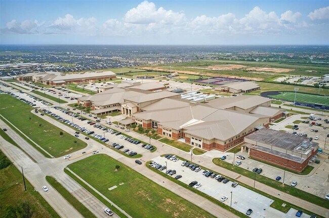 Building Photo - 31335 Horseshoe Meadow Bend Ln