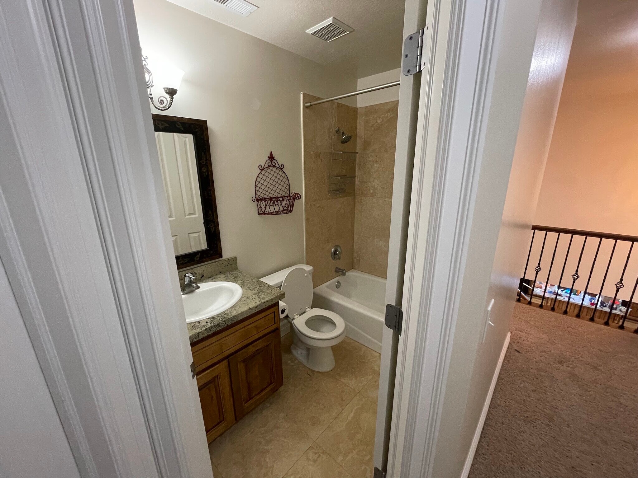 Shared full bathroom - 706 S 600 E