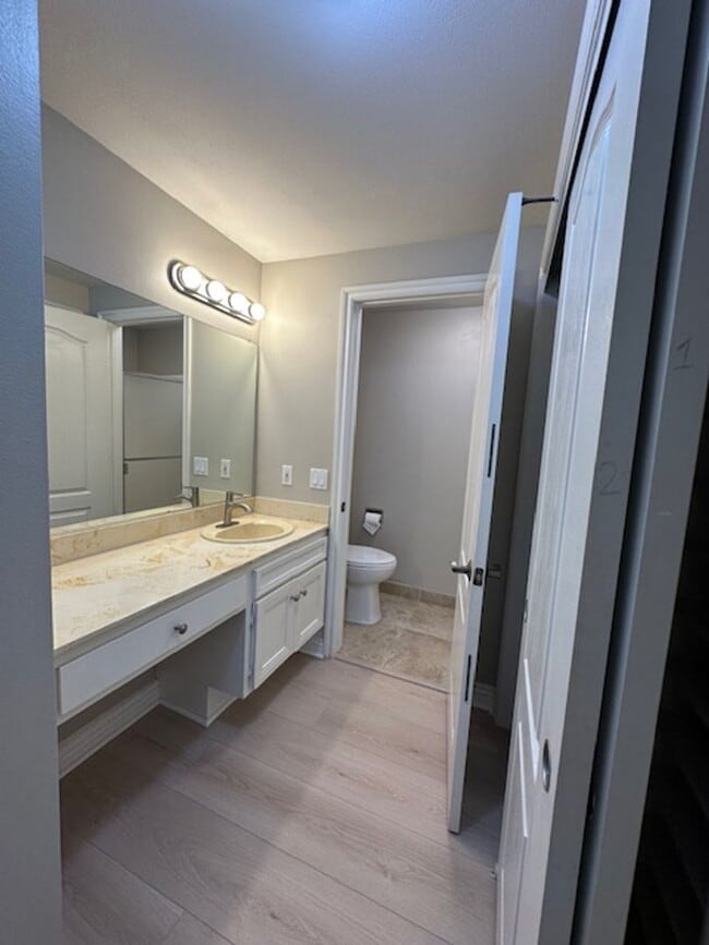 Building Photo - Stunning Newbury Park Home in model condit...