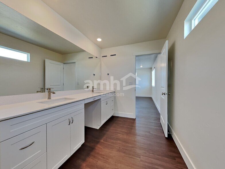 Building Photo - 9480 Clancey St