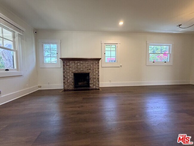 Building Photo - 1351 N McCadden Pl