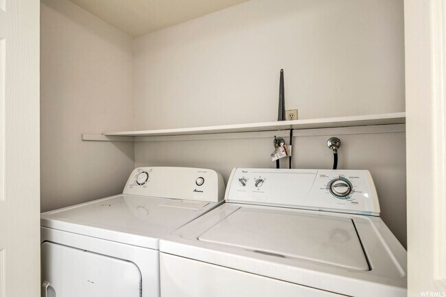 Building Photo - AWESOME GROUND FLOOR CONDO IN OREM