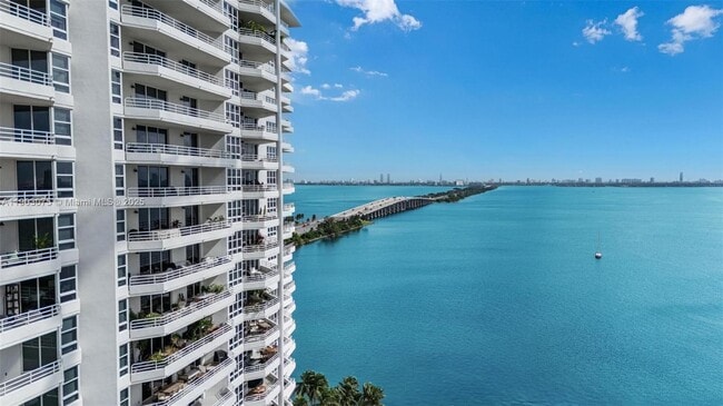 Building Photo - 555 NE 34th St