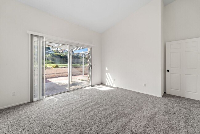 Building Photo - Charming 2 Bed | 2 Bath Single-Story Home with Golf Course Views!