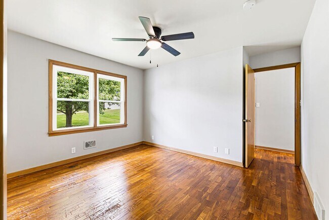 Building Photo - Remodeled 3-bedroom, 1-bath ranch with Attached Garage & Full Basement